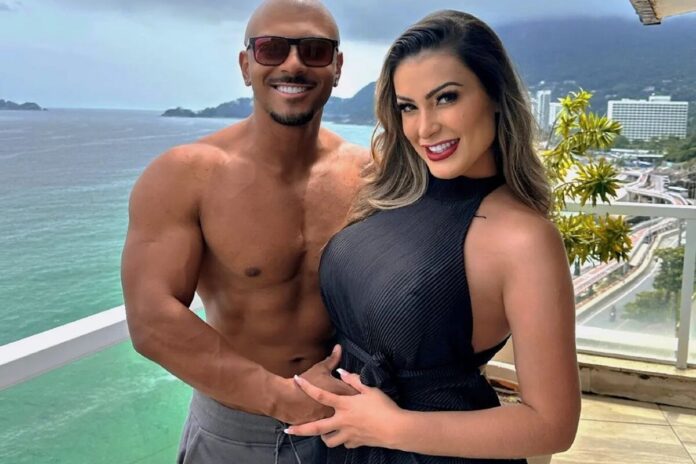 andressa-urach-assina-e-detalha-“contrato-de-namoro”-com-ator-porno