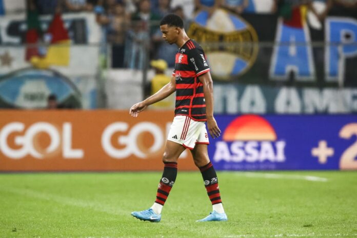 flamengo-denuncia-racismo-contra-carlinhos-na-arena-do-gremio